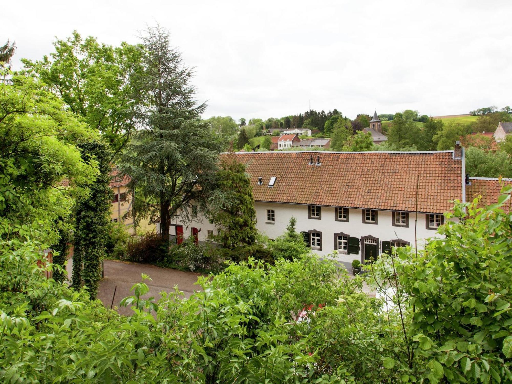 Stunning Holiday Home Near Forest In Slenaken Buitenkant foto