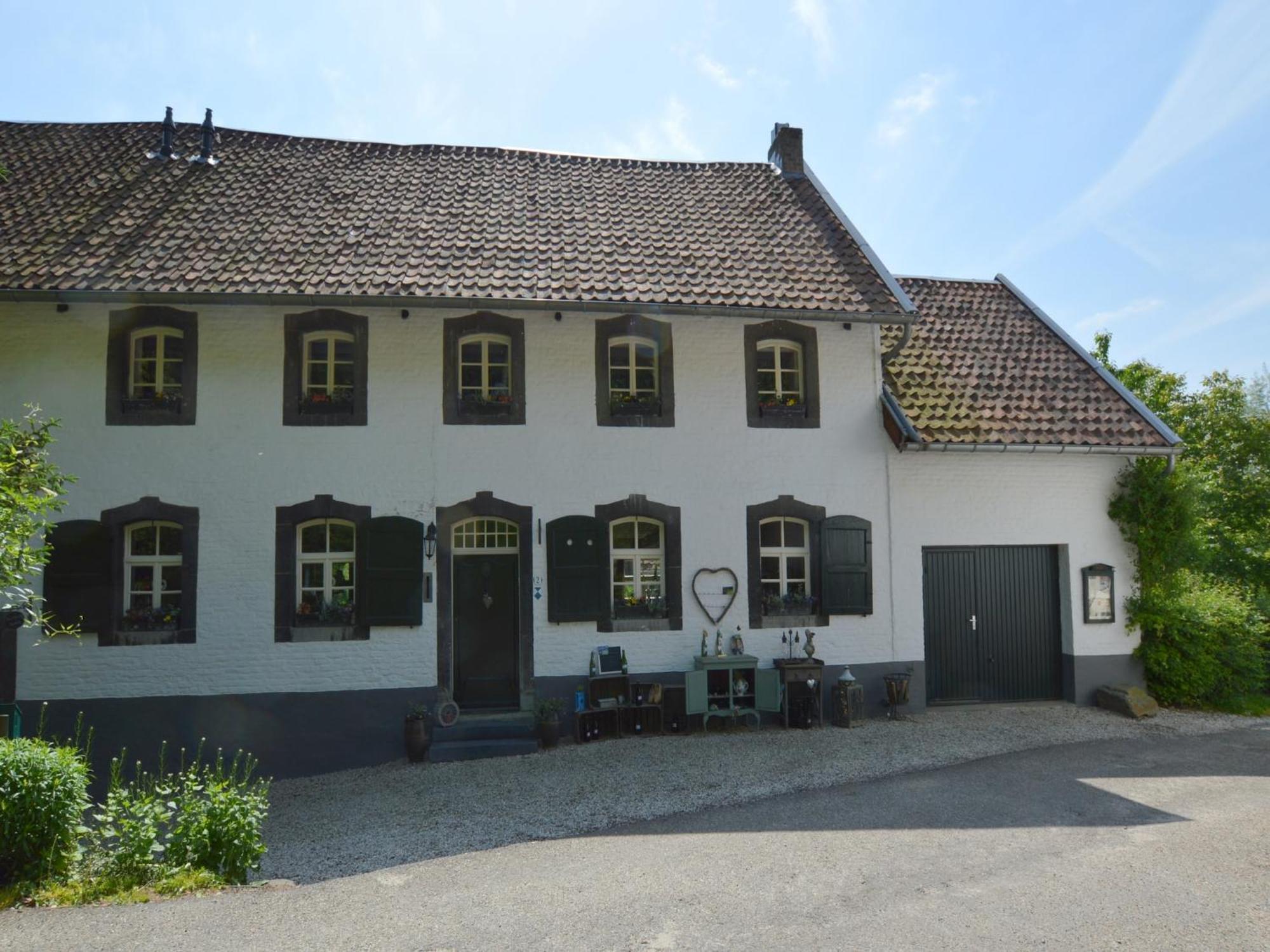 Stunning Holiday Home Near Forest In Slenaken Buitenkant foto
