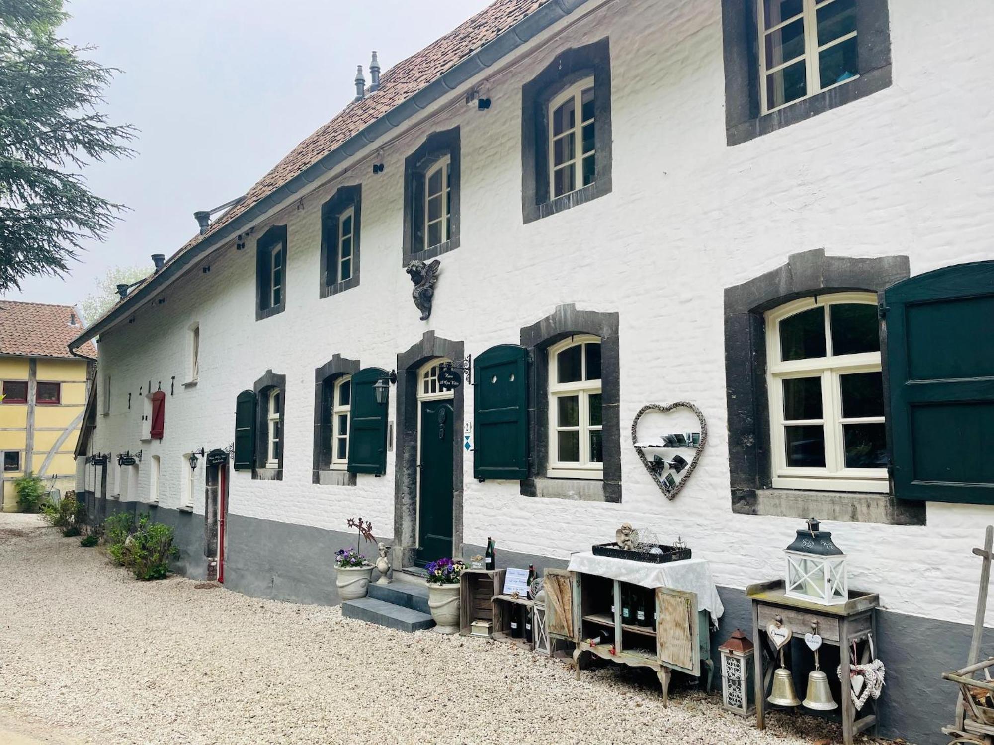 Stunning Holiday Home Near Forest In Slenaken Buitenkant foto